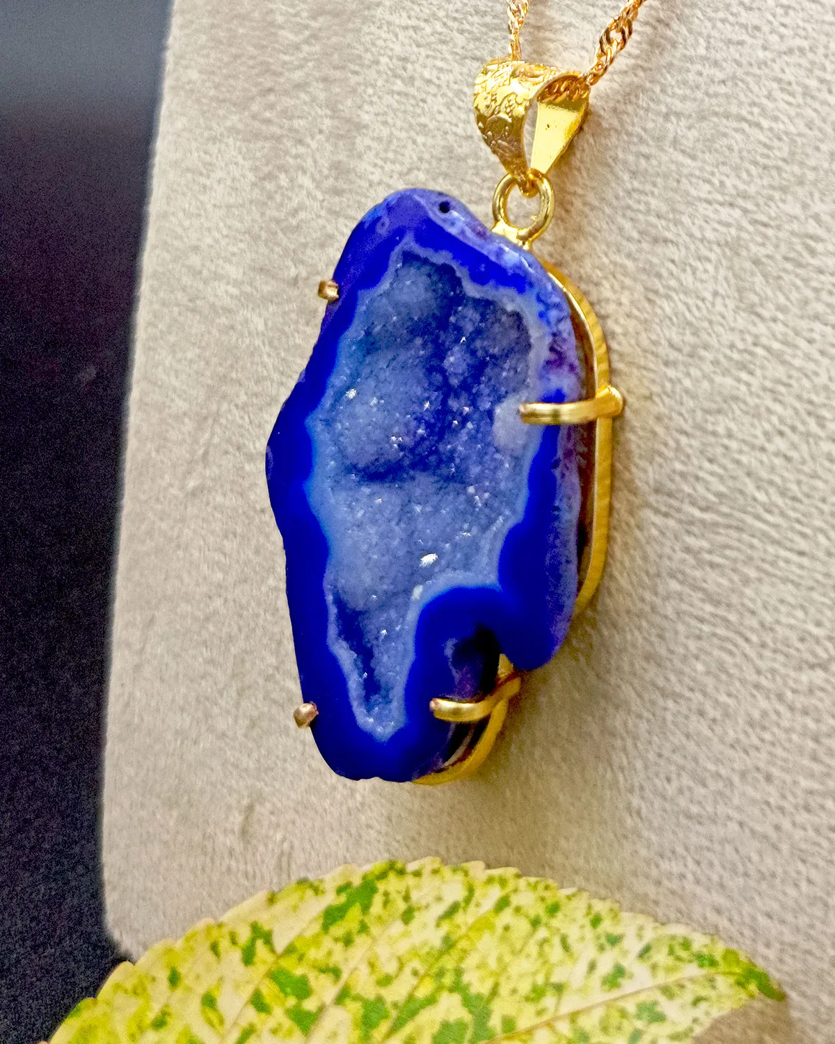 Crystal Cove Druzy Stone Pendant Necklace – Blue Regal - Image 7