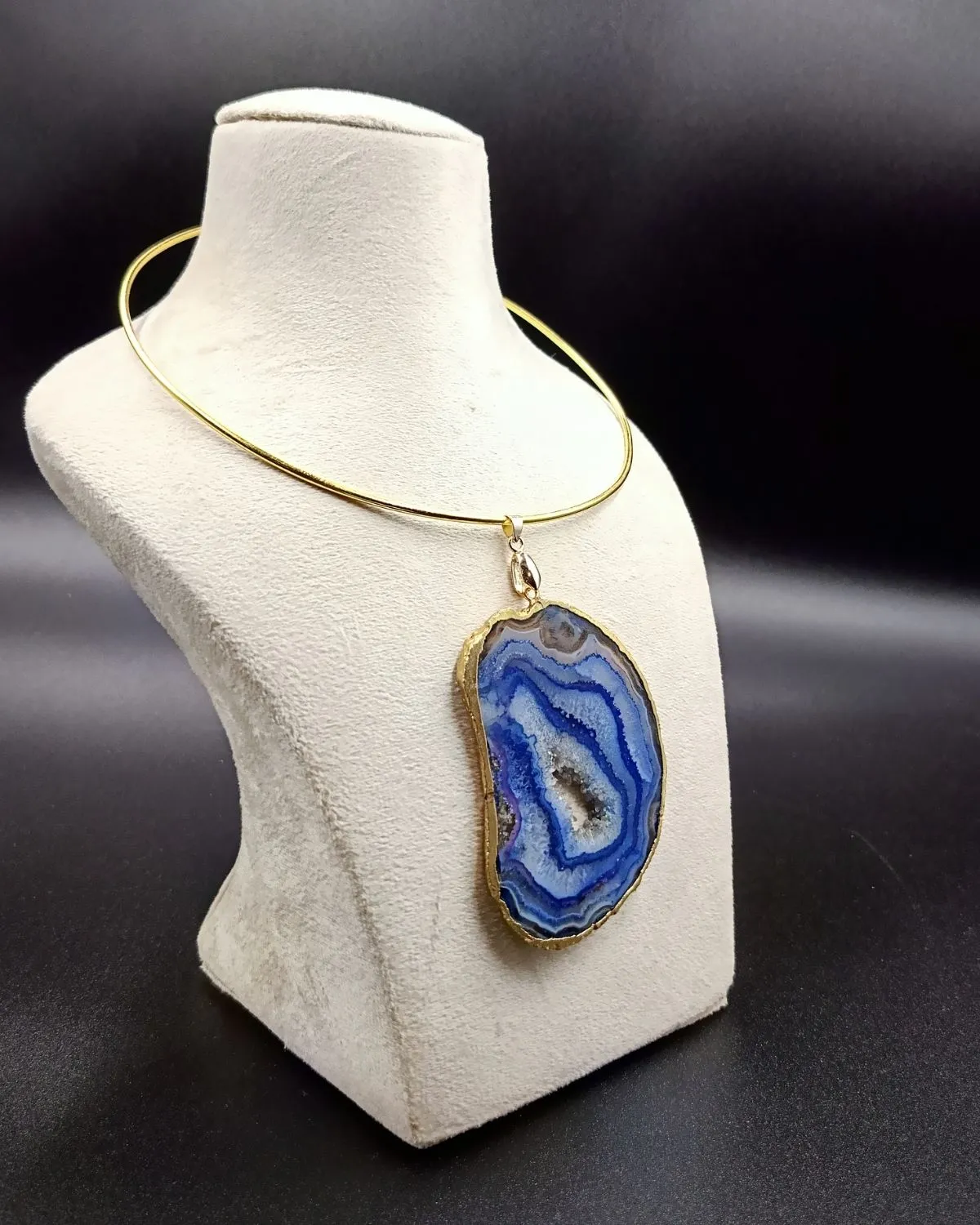 Raw Radiance Necklace- Indigo Agate Slice Stone & Brass Hasli - Image 2