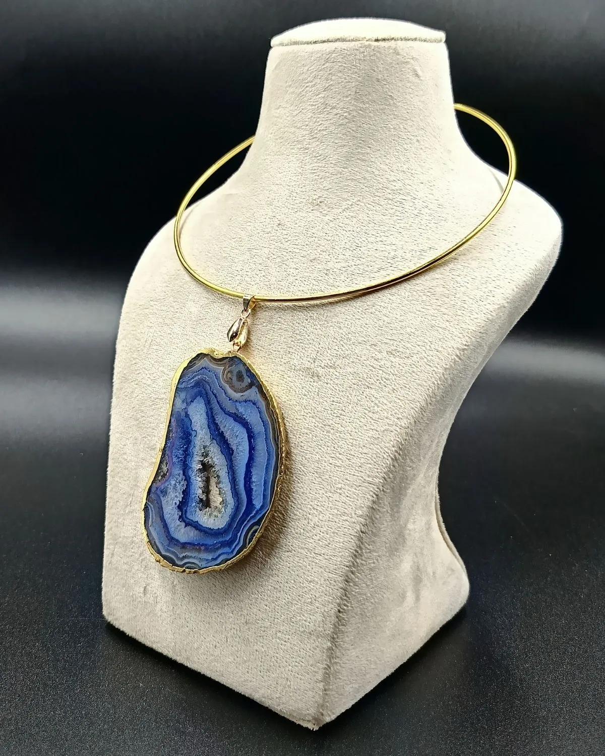 Raw Radiance Necklace- Indigo Agate Slice Stone & Brass Hasli - Image 3