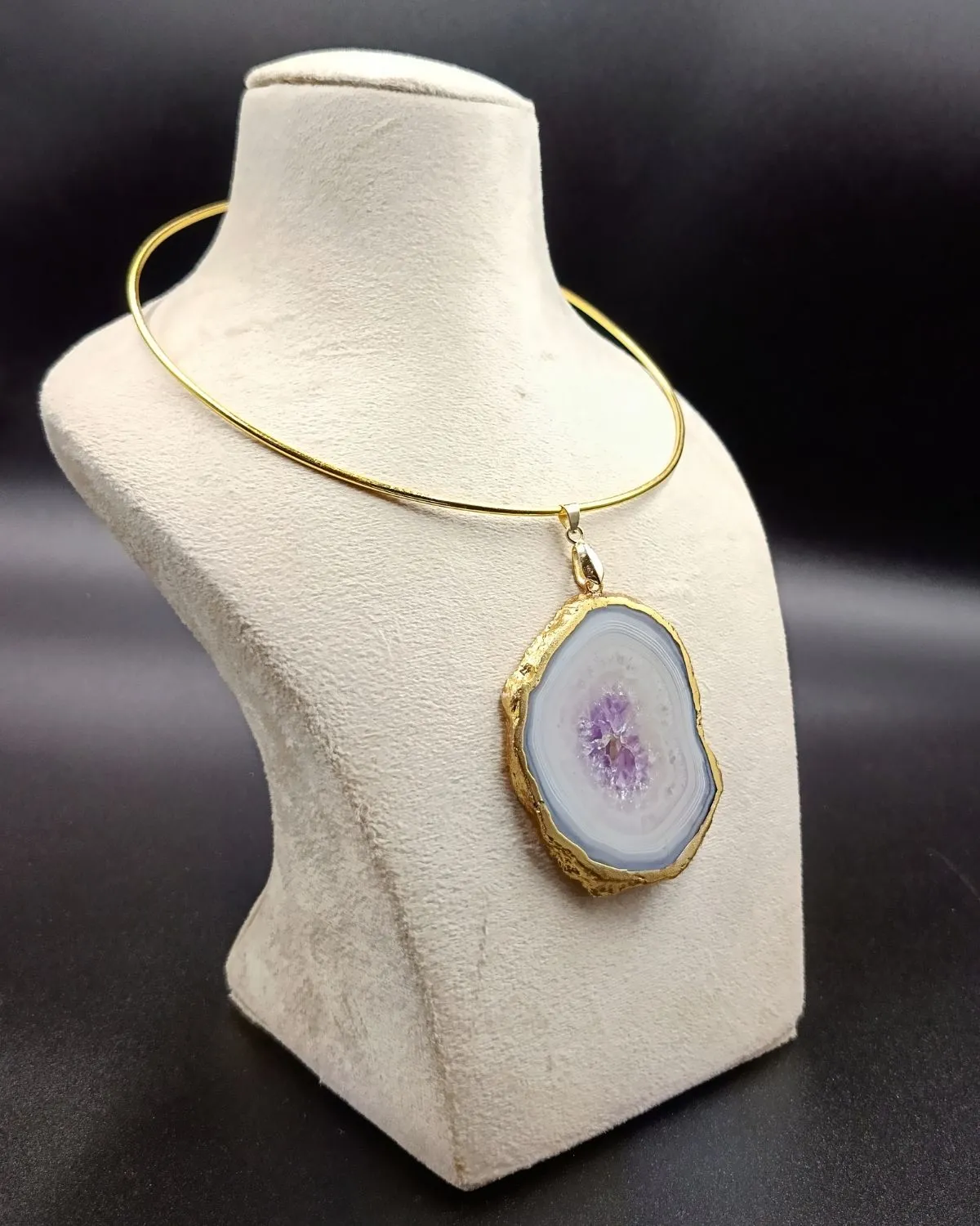 Raw Radiance Necklace- Lilac Agate Slice Stone & Brass Hasli - Image 3